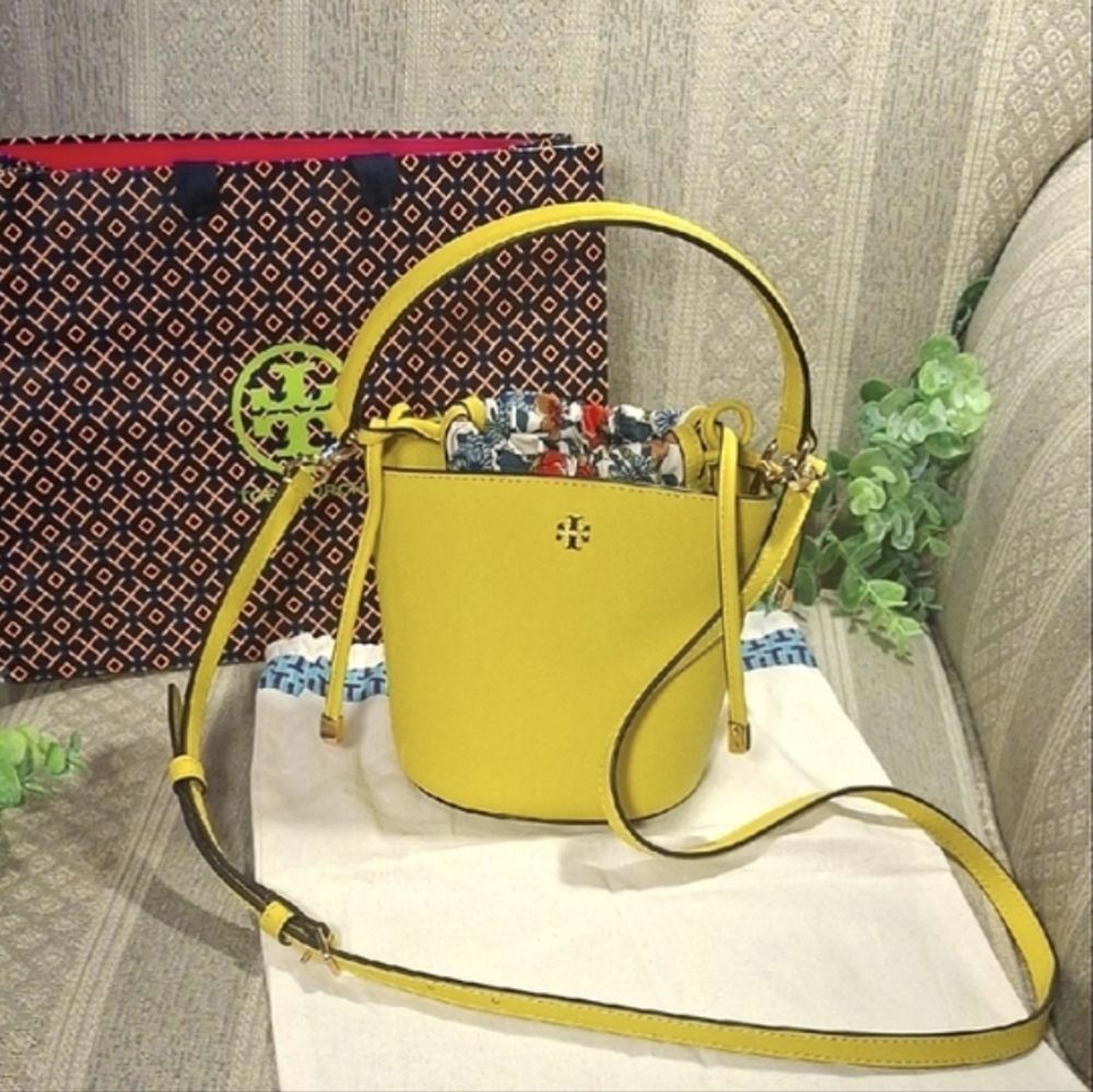 NWOT Tory Burch Emerson Mini Bucket Drawstring Bag With Detachable Pouch